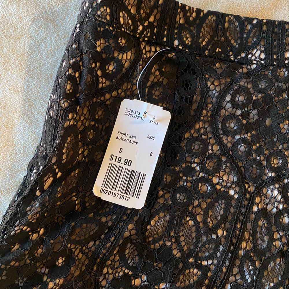Forever‎ 21 Lace Shorts - Picture 4 of 5